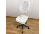 Стул мастера Грэй на черном пластмассовом каркасе белый